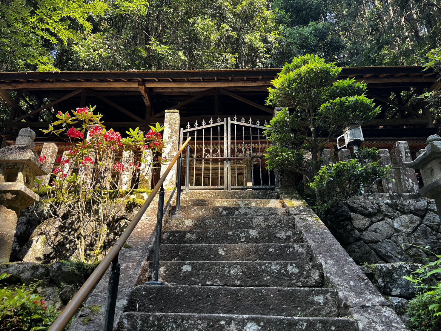 平尾水分神社の由緒・祭神を記した案内板（宇陀市大宇陀東平尾）